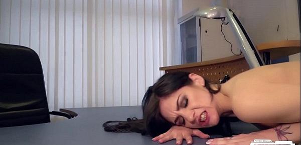  BUMS BUERO - German College babe Lullu Gun gets banged by boss in the office